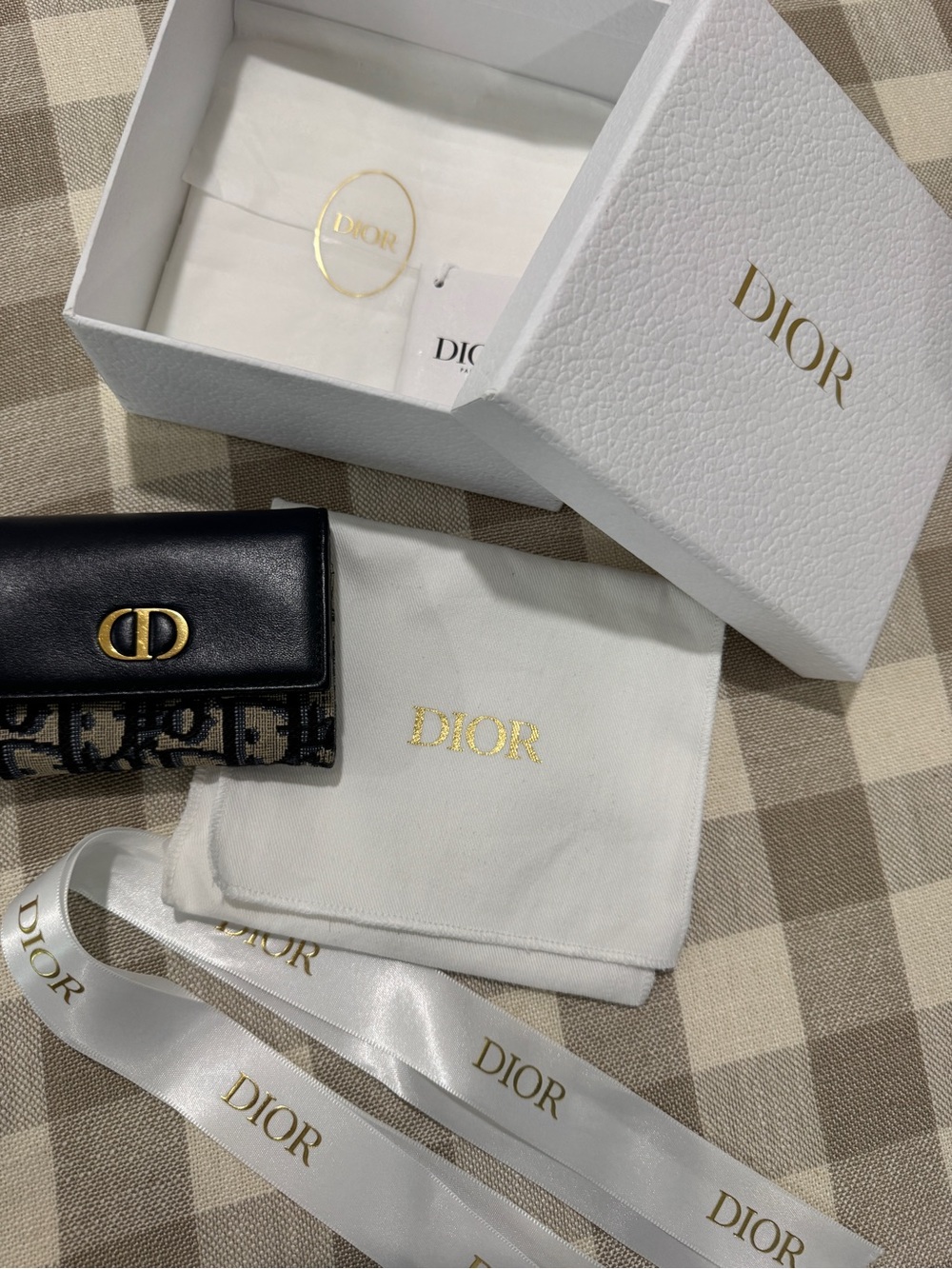 Dior 30 Montaigne Veronia Wallet